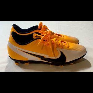Nike Mercurial Vapor 13 Club MG Soccer Cleat sz 11